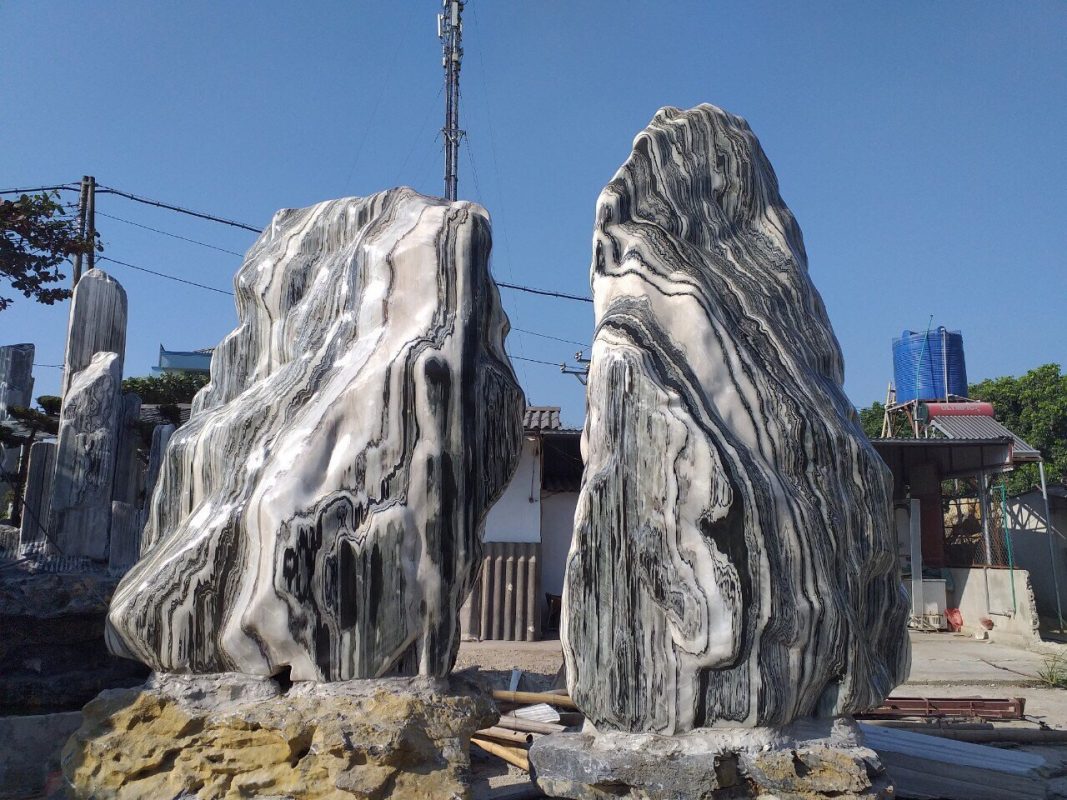 Đá tuyết sơn dùng làm bảng hiệu