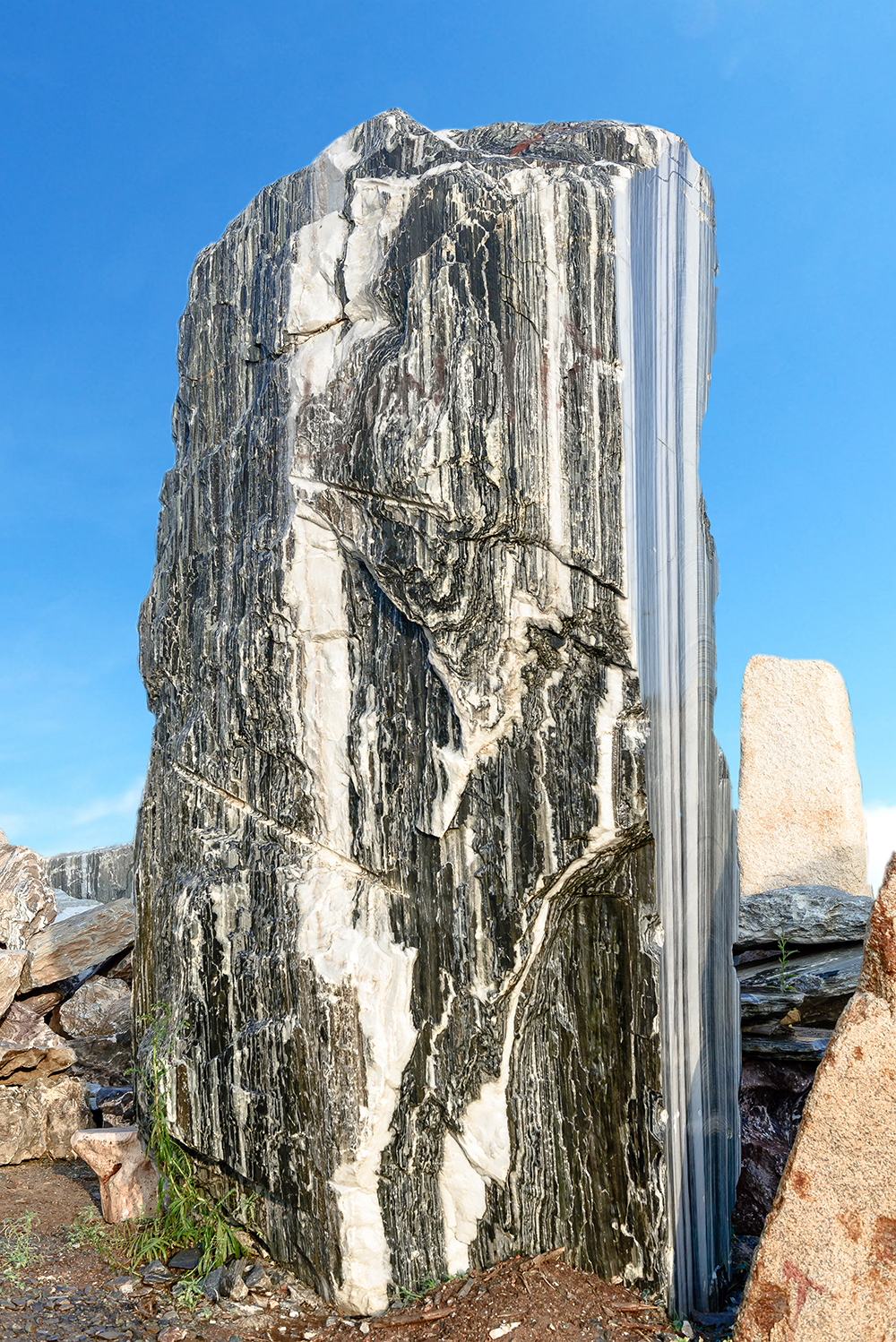 Đá tuyết sơn làm bảng hiệu