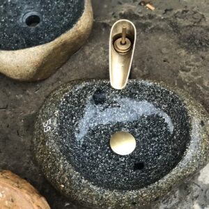 Lavabo đá cuội 03